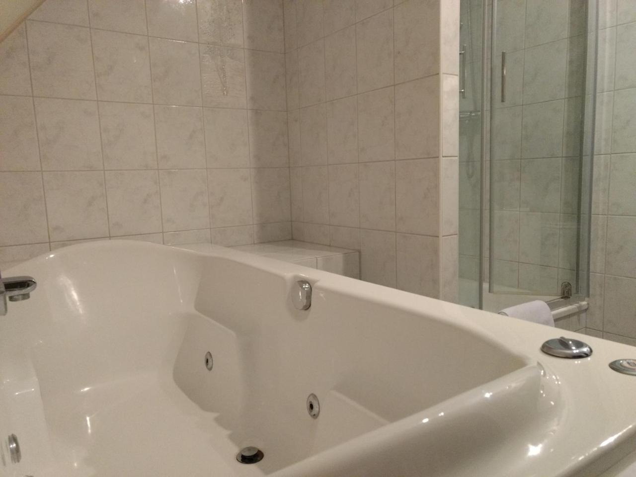 Comfort Room,744123730:JPEG